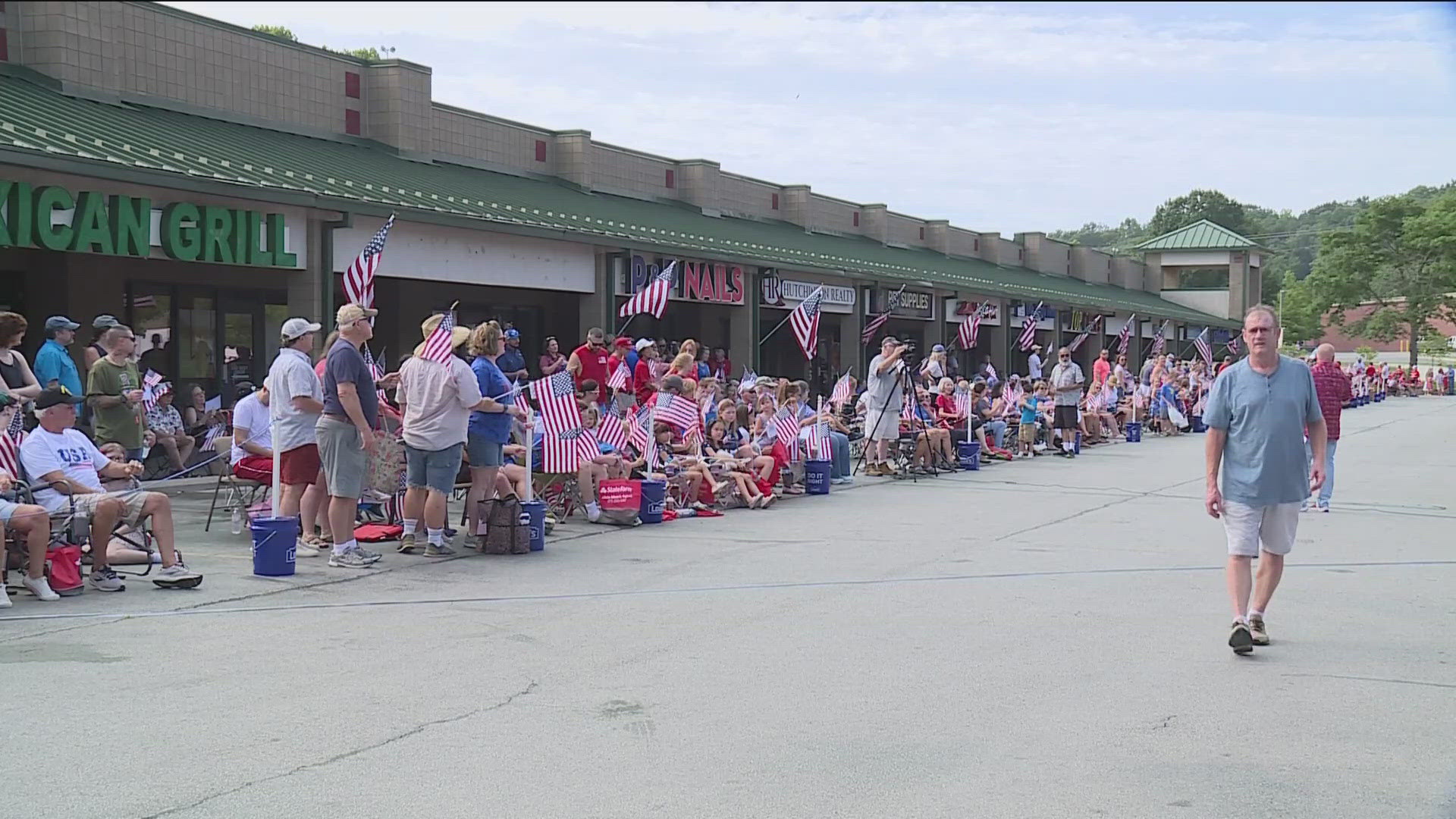 Folks in Bella Vista got into their patriotic spirit bright and early this morning.