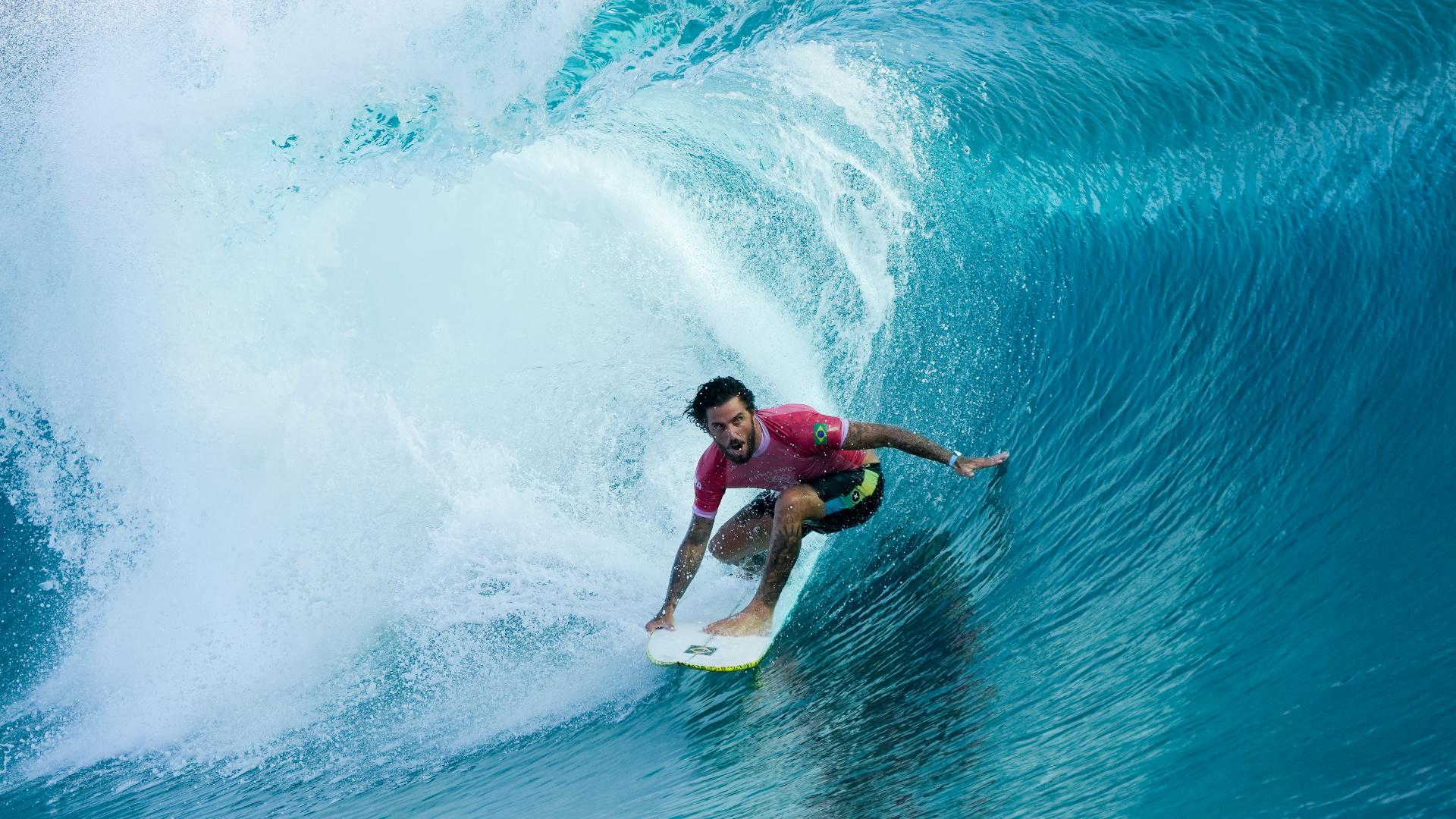 An Associated Press photographer explains how they capture the amazing shots of the Olympic surfing competition in Tahiti.